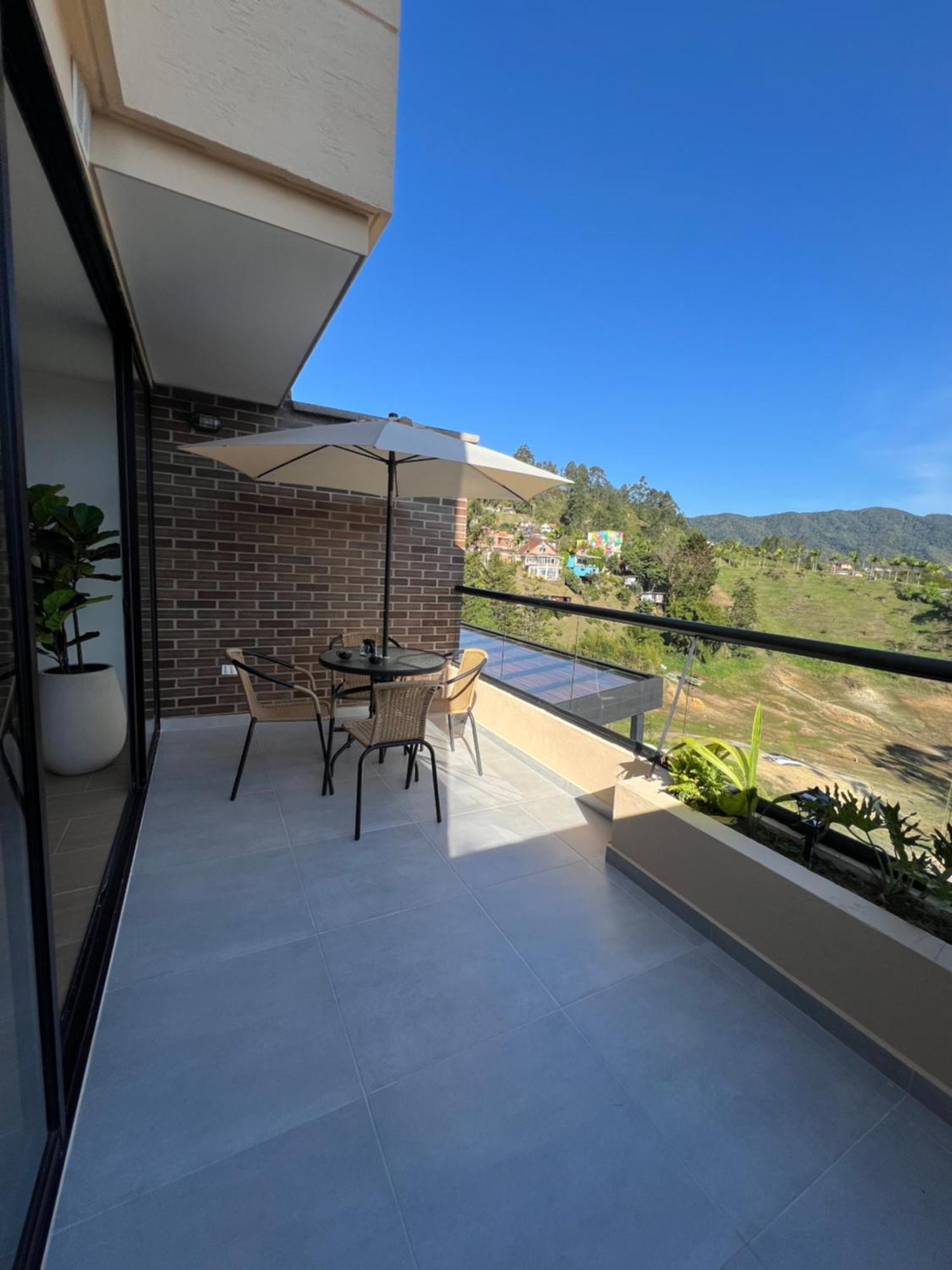 Casa Berlin, Access Guatape